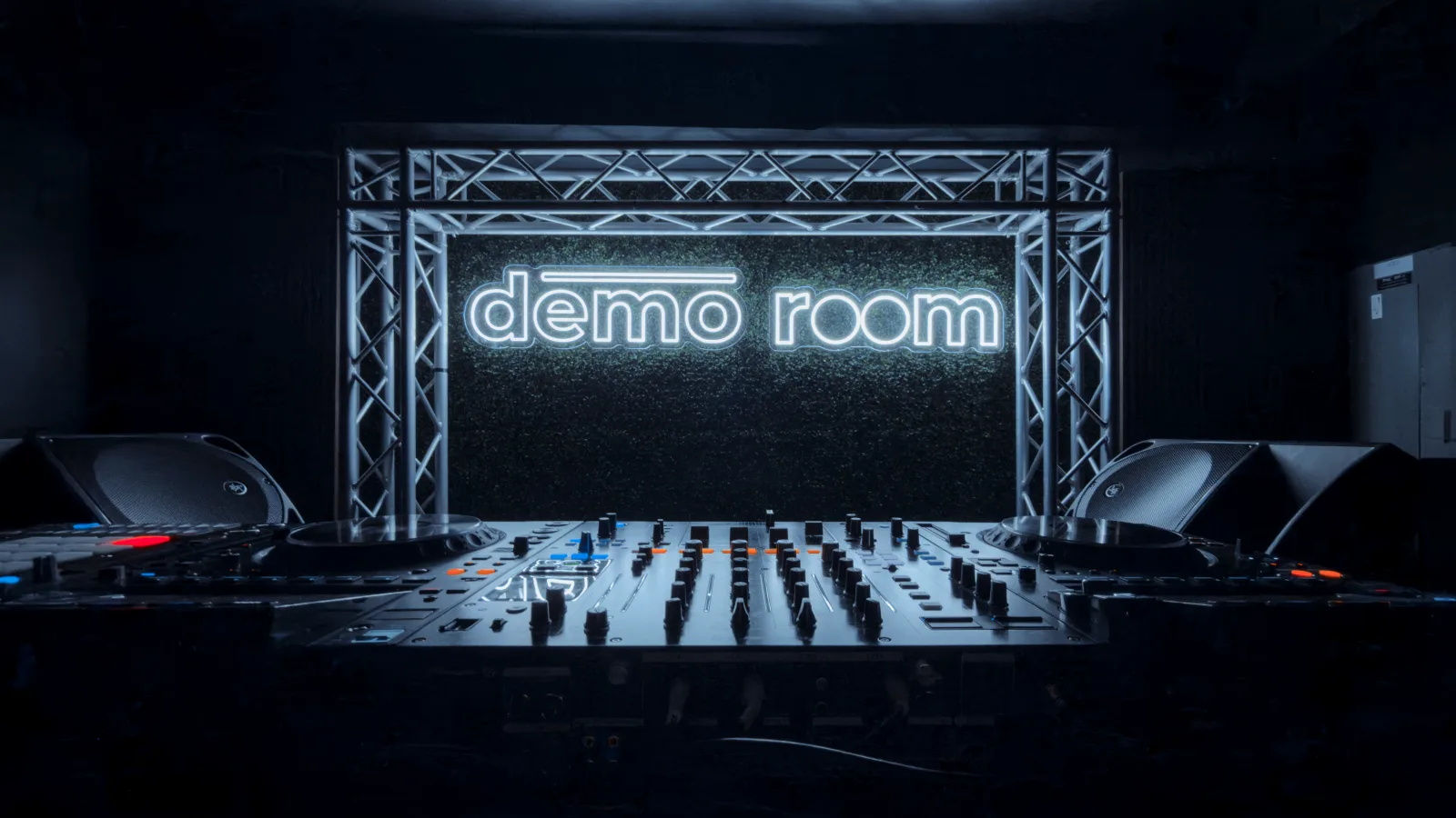 Green Room — lights off 2