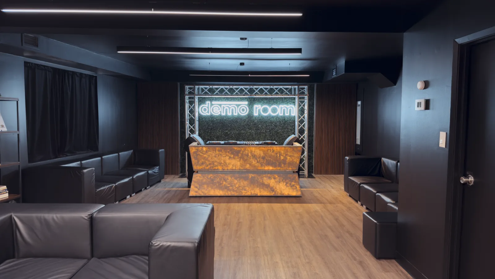 Green Room — lights on 3